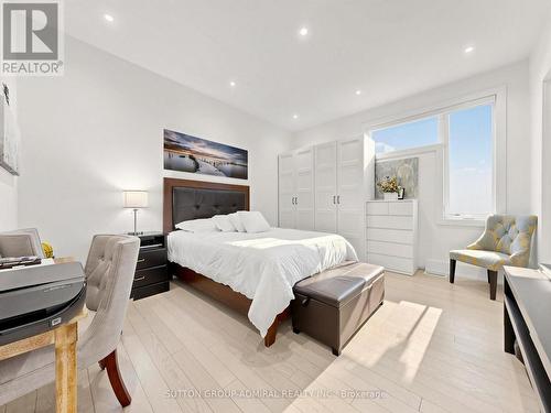 18 Dunsmore Gardens, Toronto, ON 
