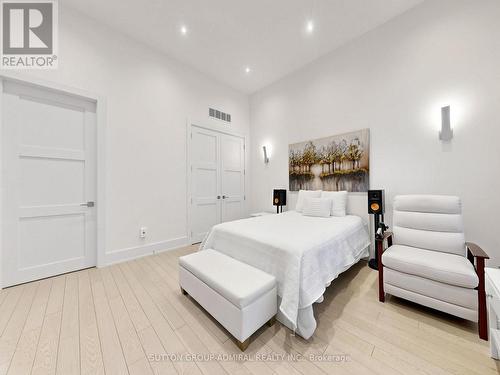 18 Dunsmore Gardens, Toronto, ON 