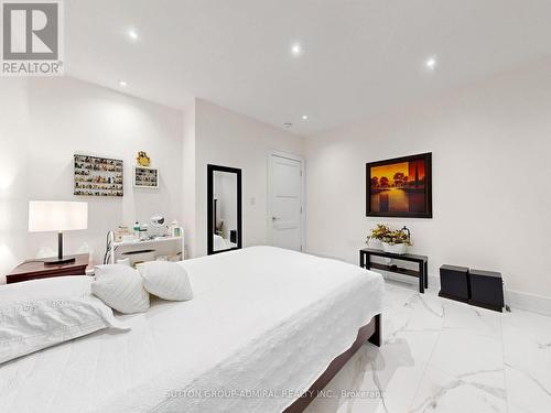 18 Dunsmore Gardens, Toronto, ON 