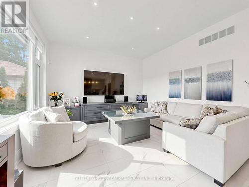 18 Dunsmore Gardens, Toronto, ON 