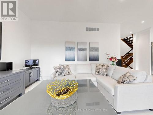 18 Dunsmore Gardens, Toronto, ON 
