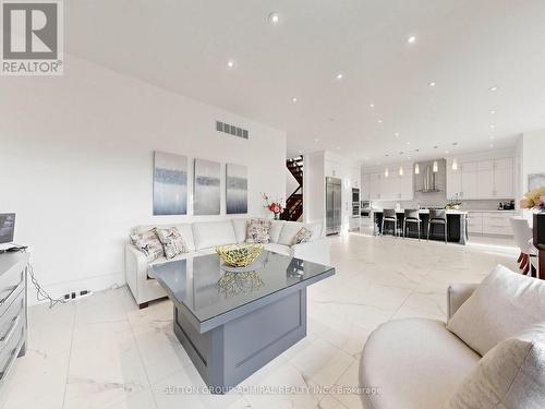 18 Dunsmore Gardens, Toronto, ON 