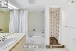 Main Bathroom - 