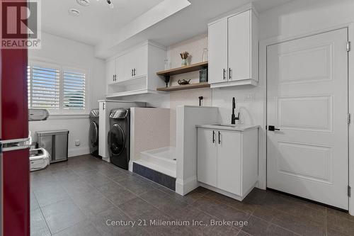 Mud Room/Laundry Room/Dog Wash - 549 Punkinseed Lane, Georgian Bluffs, ON 