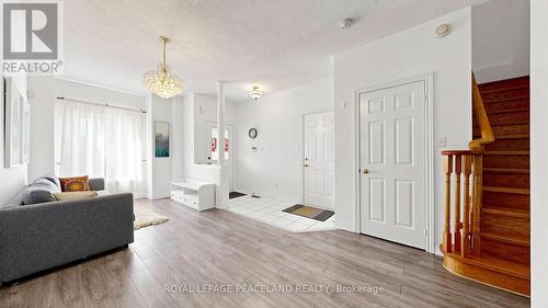 246 FARMSTEAD ROAD , Richmond Hill, Ontario L4S 2J8 2