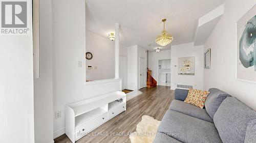 246 FARMSTEAD ROAD , Richmond Hill, Ontario L4S 2J8 3
