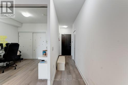 Hallway - 1120 - 10 Honeycrisp Crescent, Vaughan, ON 