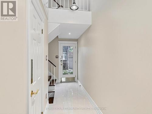 75 St. Andrews Court, Aurora, ON 