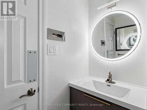 75 St. Andrews Court, Aurora, ON 