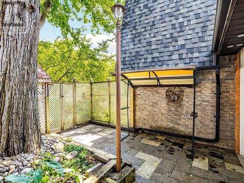 75 St. Andrews Court, Aurora, ON 