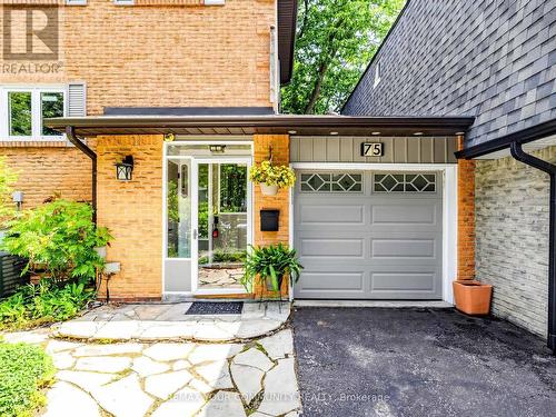 75 St. Andrews Court, Aurora, ON 