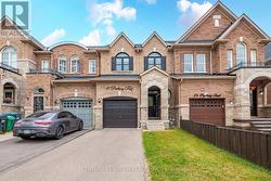 27 PADBURY TRAIL Brampton, ON L7A 4V2