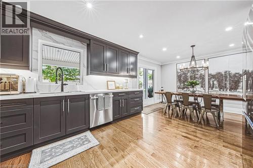quartz counter top and backsplash, newer appliances, hardwood floors, t - 581 Holly Hill Crescent, Burlington, ON 