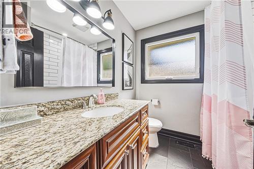 4 piece bathroom - 581 Holly Hill Crescent, Burlington, ON 