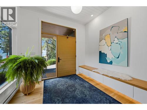 Foyer Entrance. 10 foot ceiling. - 5147 Lakeshore Road, Kelowna, BC 