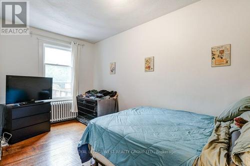 Main level with Walk in Closet - 28 Concord Avenue, Toronto, ON 