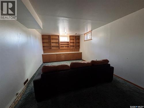 418 4Th Avenue W, Kindersley, SK 