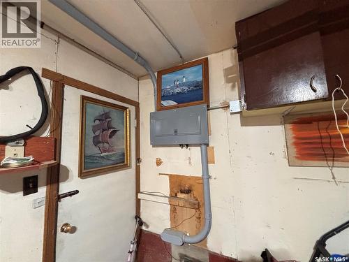 418 4Th Avenue W, Kindersley, SK 