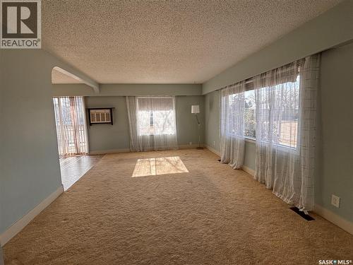 418 4Th Avenue W, Kindersley, SK 
