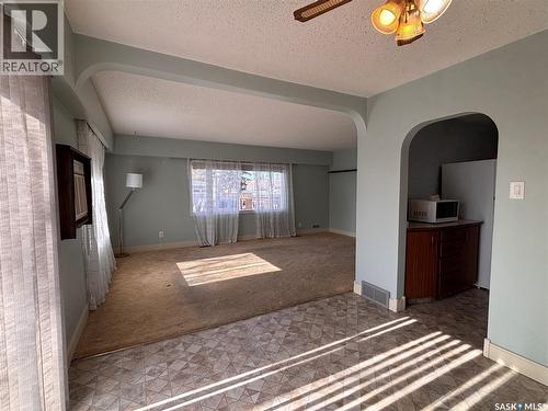 418 4Th Avenue W, Kindersley, SK 
