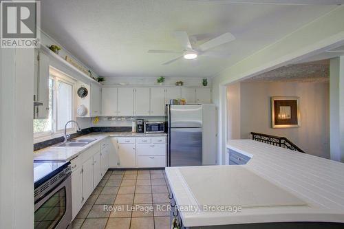 15 Booth Street E, Mapleton, ON 