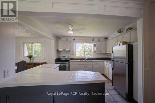 15 Booth Street E, Mapleton, ON 