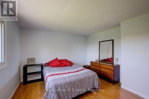 15 Booth Street E, Mapleton, ON 