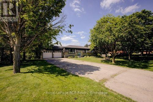 15 Booth Street E, Mapleton, ON 