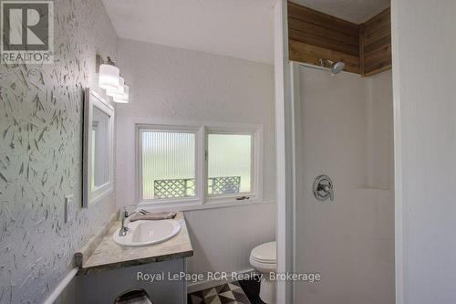 15 Booth Street E, Mapleton, ON 