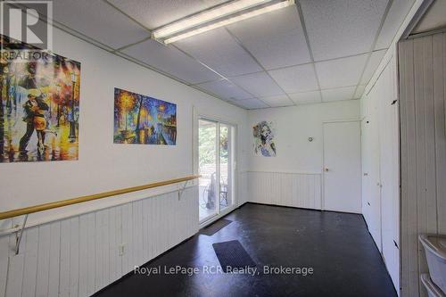 15 Booth Street E, Mapleton, ON 