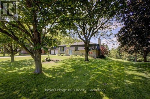 15 Booth Street E, Mapleton, ON 
