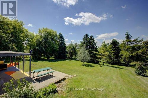 15 Booth Street E, Mapleton, ON 