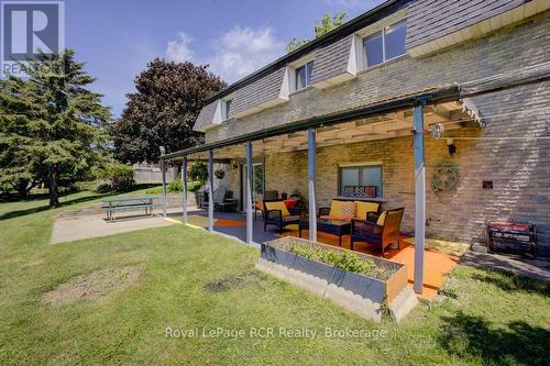 15 Booth Street E, Mapleton, ON 
