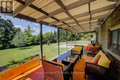 15 Booth Street E, Mapleton, ON 