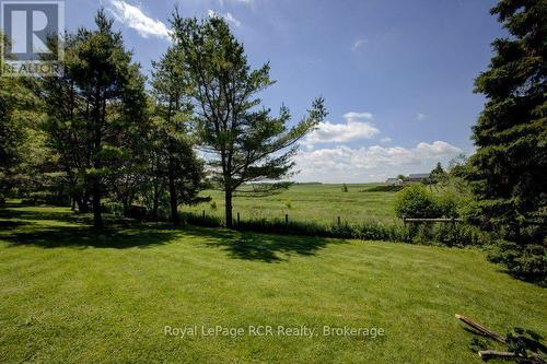 15 Booth Street E, Mapleton, ON 