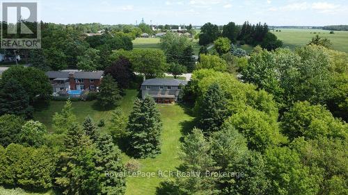 15 Booth Street E, Mapleton, ON 