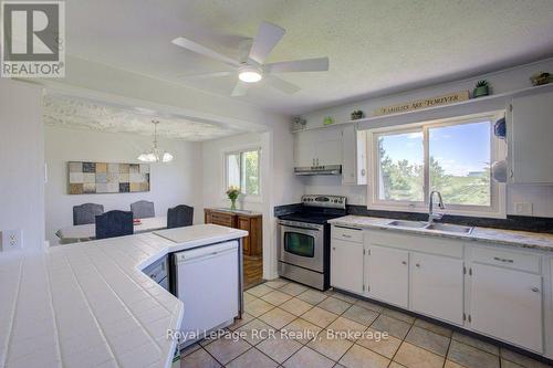15 Booth Street E, Mapleton, ON 
