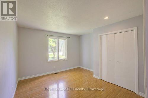 15 Booth Street E, Mapleton, ON 