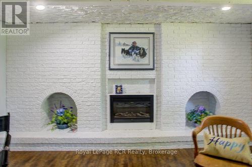 15 Booth Street E, Mapleton, ON 