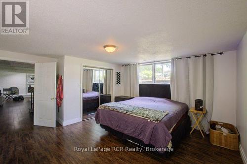 15 Booth Street E, Mapleton, ON 