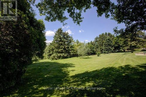15 Booth Street E, Mapleton, ON 