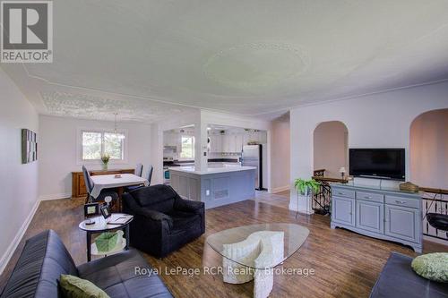 15 Booth Street E, Mapleton, ON 
