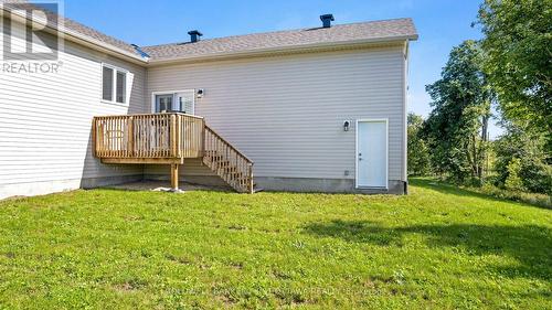 Attached garage has side yard door - 268 Boyds Road, Lanark Highlands, ON 