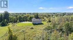 Big yard for gardens & play. Backing on woodlands - 