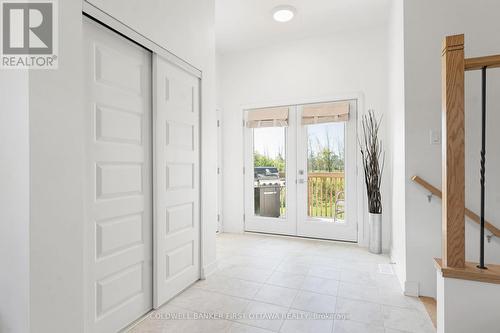 Foyer has extended hallway to garden doors - 268 Boyds Road, Lanark Highlands, ON 