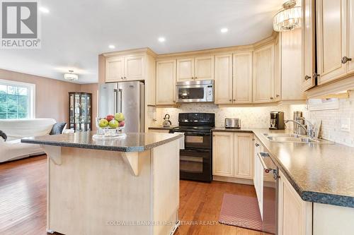 Countrystyle functional kitchen - 8688 Highway 511, Lanark Highlands, ON 