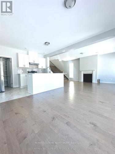 863 SNOWDROP CRESCENT , Ottawa, Ontario K1T 0X7 4