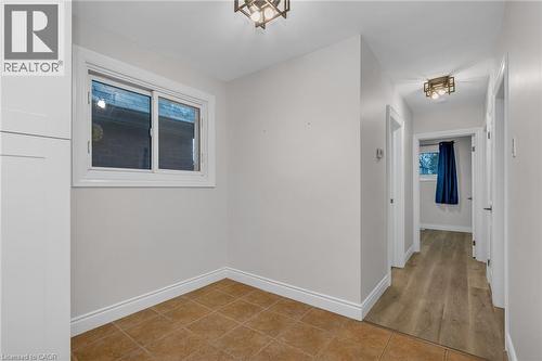 515 QUEENSDALE Avenue E Unit# Main , Hamilton, Ontario L8V 1K9 4