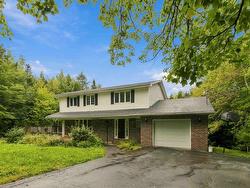 251 Howe Avenue Avenue Fall River, NS B2T 1H7
