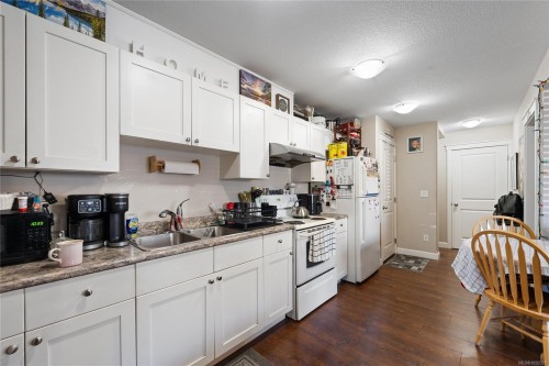 611 Sandy Crt, Nanaimo, BC 